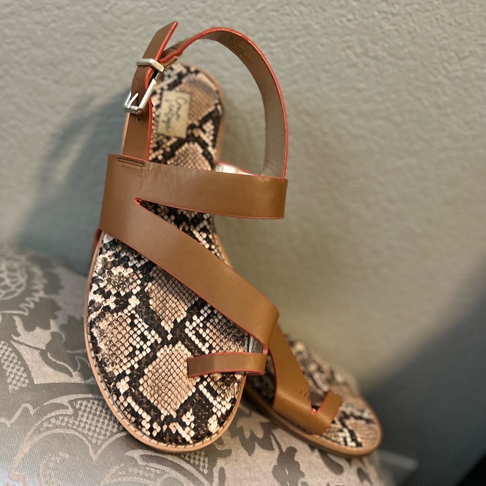 Crown Vintage Sandals for women 9.5 brown